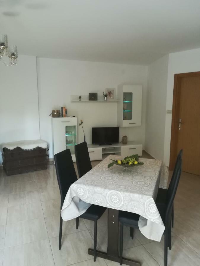 Apartman Nada Kornić Exterior foto